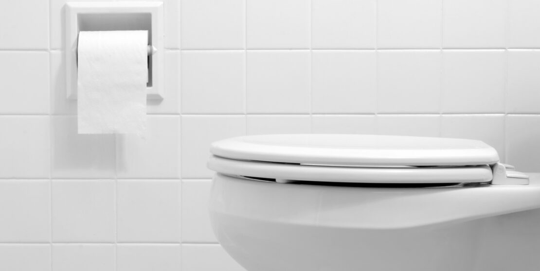 Panel WC ötletek - 9 tipp csúnya pici panel WC felújításához