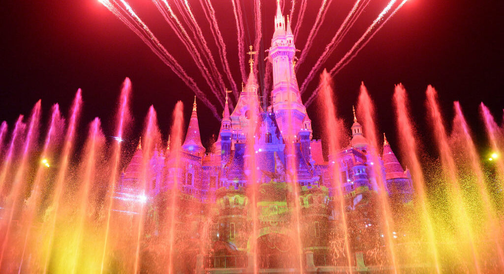 Elbűvölő történet! Édesapja elhozta kislányának a valódi Disney kastélyt - Videó!