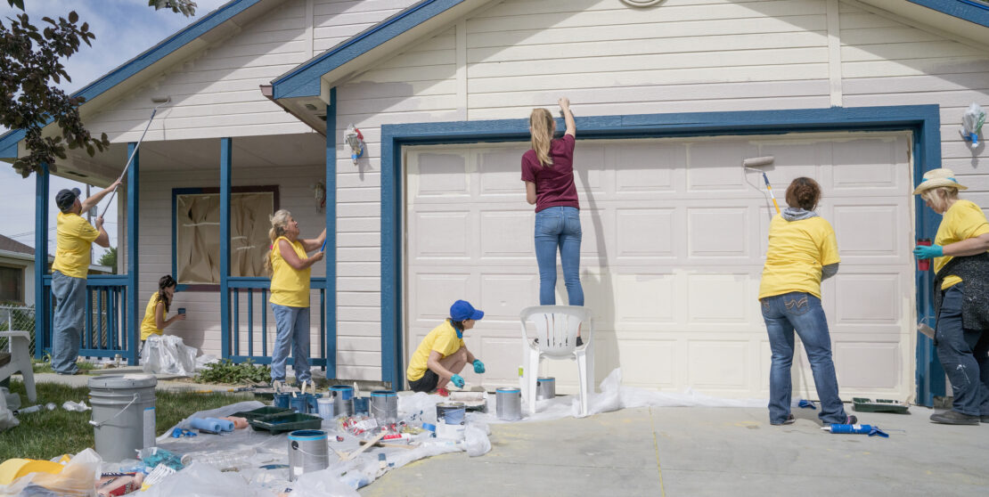 Mennyibe kerül egy ház külső festése? - Kiszámoltuk!
