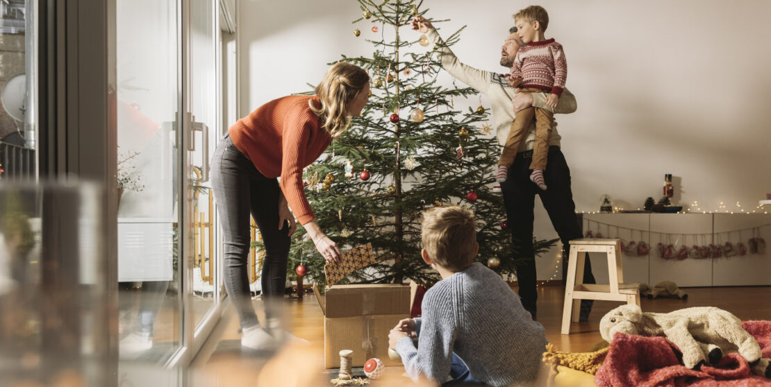 5 praktikus tipp a karácsonyfa díszítéséhez