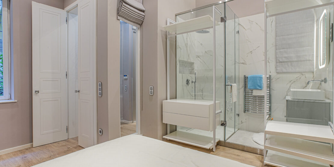 Fürdőszoba a hálóban – avagy egy légtérben, stílusosan