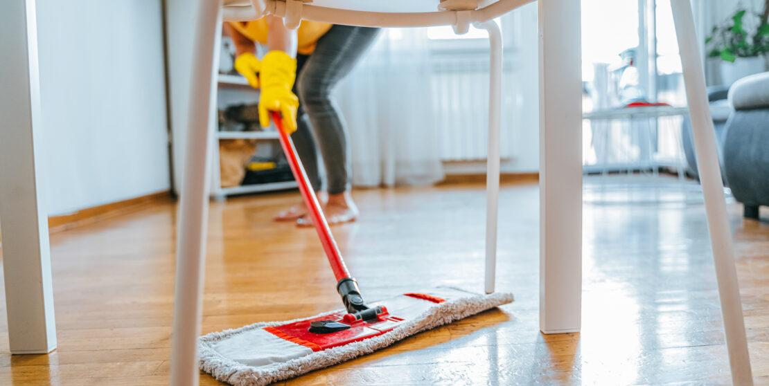 Laminált padló tisztítása – Ezt a 4 hibát SOHA NE kövesd el