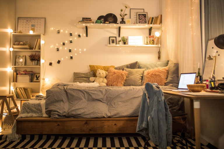 Három, kettő, egy, beköltözés! – 6 tipp, hogy otthonos&praktikus legyen a kollégiumi szoba