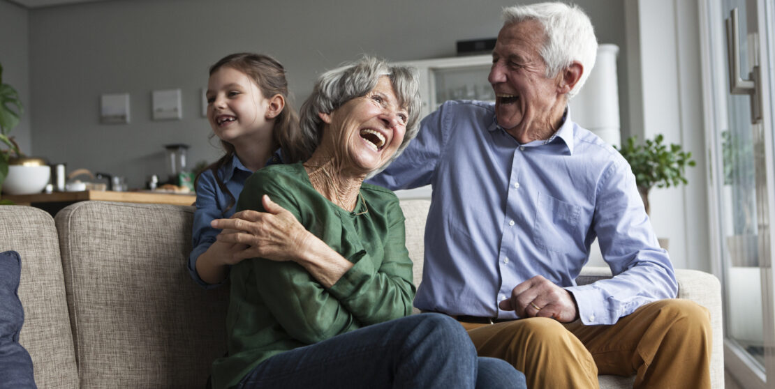 Október az idősek hónapja – Íme 5 tárgy, ami megkönnyíti idős szeretteink életét