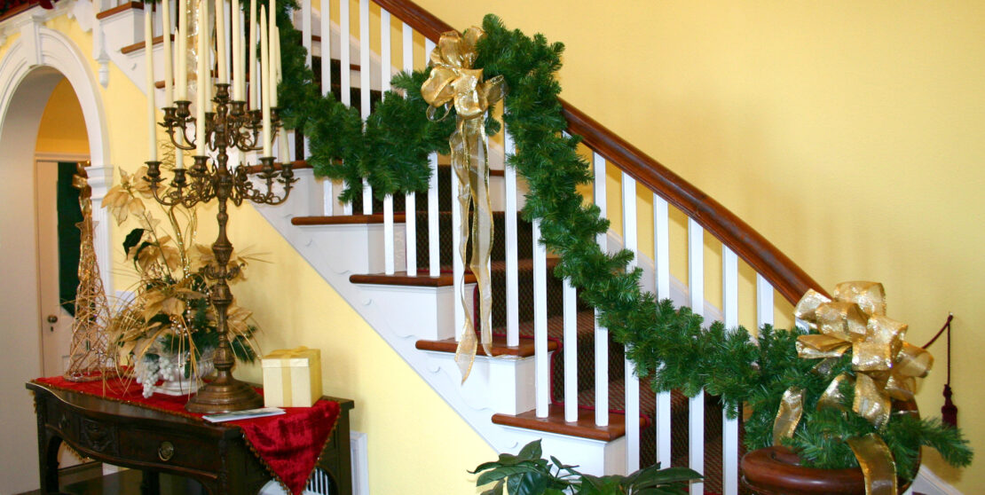 Csodálatosan szép lépcső dekorációs ötletek karácsonyra – Lesd el a profik trükkjeit!