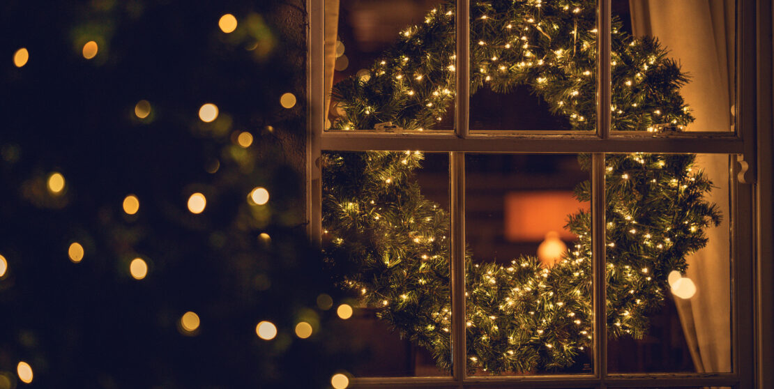4 tipp, hogy a fenyőből készült karácsonyi díszek tovább maradjanak frissek