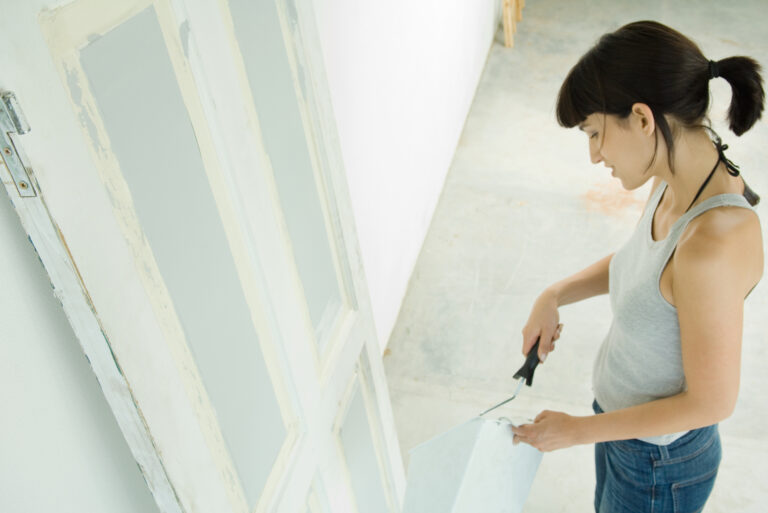 Beltéri ajtó festése – Frissítsd fel a lakásod pár ajtó segítségével