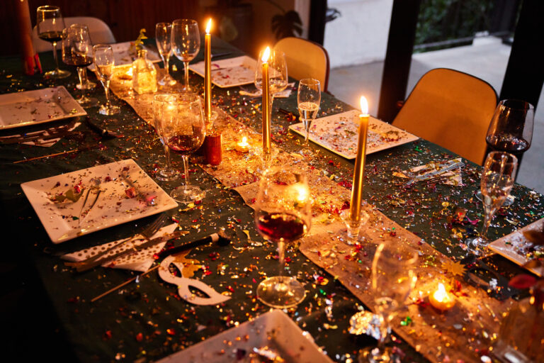 Szilveszteri asztali dekoráció – 5 tipp az emlékezetes óévbúcsúztatáshoz