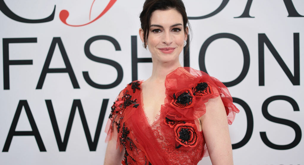 Anne Hathaway „beszélgetős” nappalijáért odavannak a lakberendezők
