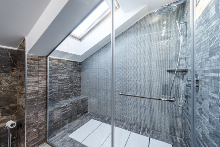 Épített zuhanykabin ötletek – Így hozhatod ki a legtöbbet a fürdőszobádból