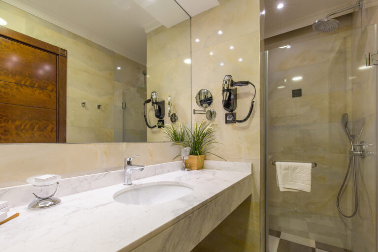 Épített zuhanykabin ötletek – Így hozhatod ki a legtöbbet a fürdőszobádból